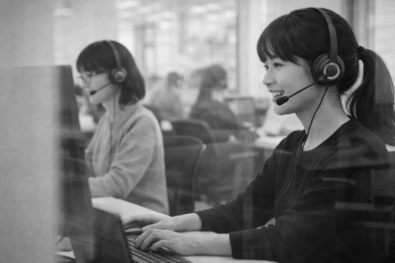 導入後の運用をチームで確認するイメージ