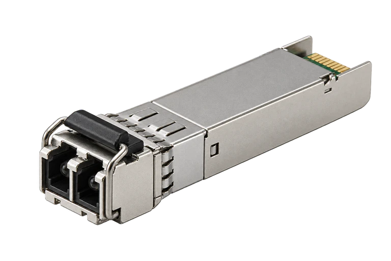 USB–シリアル変換の写実的な切り抜き